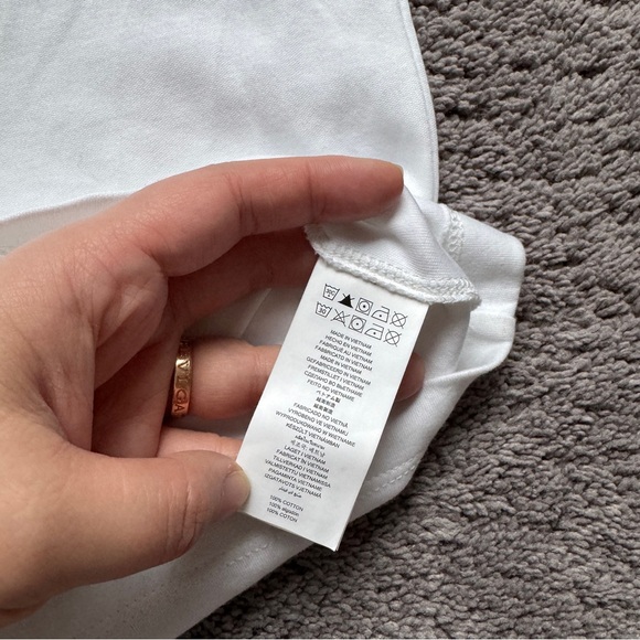 Michael Kors Men‘s White V-Neck T-Shirt - Picture 3 of 6